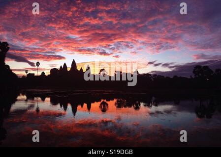 Angkor Wat bei Sonnenaufgang Stockfoto