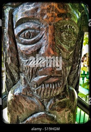 Nahaufnahme Schuss von geschnitzten hölzernen Gesicht der bärtige Mann Rauchen, West End, Jamaika Stockfoto