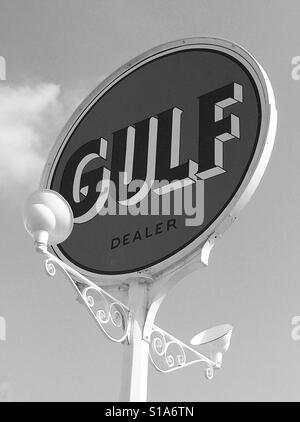 Antik-Golf-Zapfsäule Stockfoto, Bild: 69194801 - Alamy