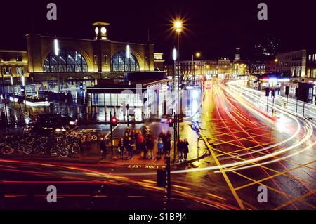 Nachtzeit am London Kings Cross Bahnhof. England. Stockfoto