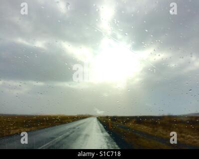 Scheint die Sonne durch die Wolken in West-Island Stockfoto