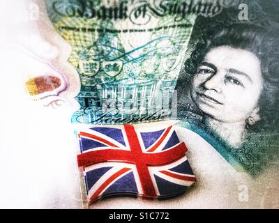 Englische Anmerkung £5 stehen am Rand hinter ein Union Jack-Flagge Stockfoto