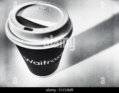 Waitrose Kaffeetasse zum mitnehmen Stockfoto