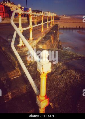 Rostige Geländer Bridlington Harbour East Yorkshire England UK Stockfoto