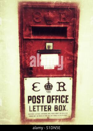 Briefkasten von König Edward VIII zur Wandmontage, Bawdsey, Suffolk, UK. Stockfoto