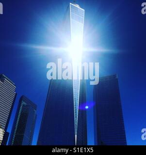 Sonnenlicht auf dem Glas des One World Trade Center, New York, New York Stockfoto