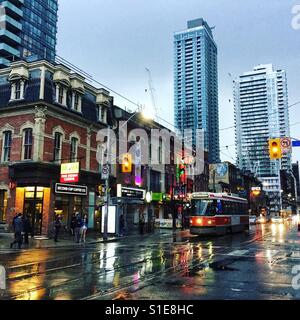Einem regnerischen Abend in der Stadt Toronto. Stockfoto