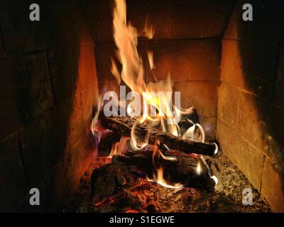 Feuer im Kamin Stockfoto