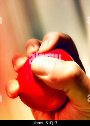 Stress-Ball gequetscht von kaukasischen Mann, USA Stockfoto