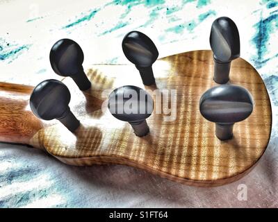 Klassische Gitarre tuning Stifte Stockfoto