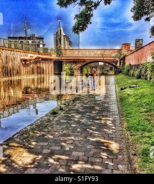 Angler am Leinpfad von Nottingham und Beaton Kanal, Nottinghamshire, East Midlands, England Stockfoto