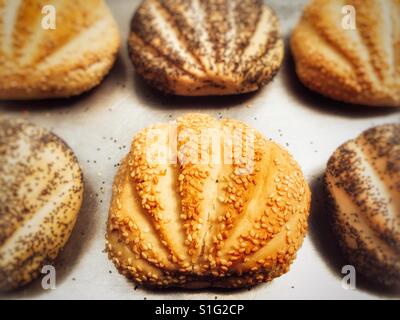 Teilweise gebackene Brötchen Stockfoto