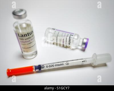 U-100 Insulin Spritze & Lantus insulin Stockfoto