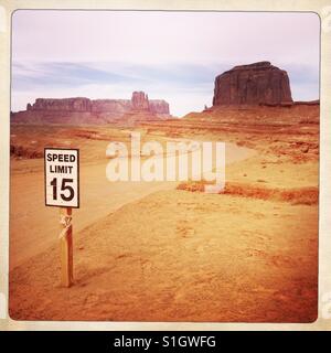 Tempolimit Schild im Monument Valley, USA Stockfoto