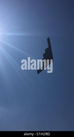 B2 Stealth Bomber fliegen über Whiteman AFB Stockfoto