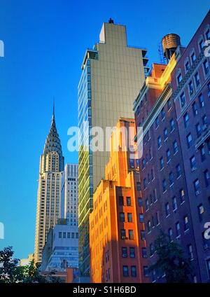 Blick auf das Chrysler building, Blick nach Norden auf Lexington Ave., Manhattan, NYC, USA. Stockfoto