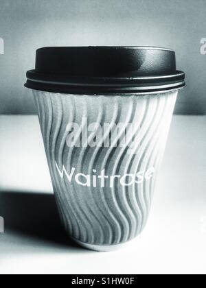 Waitrose Kaffeetasse zum mitnehmen Stockfoto