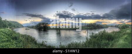 Sonnenuntergang über dem Fluss Severn Stockfoto