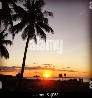 Besuchen Sie Freund in Darwin Australien. Hinter dem Markt war ein schöner Sonnenuntergang. Atemberaubende! Stockfoto