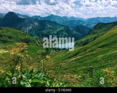 Blick auf den Seealpsee vom Zeigersattel in den Bayerischen Alpen, Deutschland Stockfoto