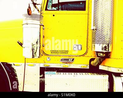 Fahrerkabine eines gelben American Classic XL Freightliner Lkw Stockfoto