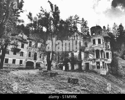 Ruinen der alten Herrlichkeit. Ehemalige Grand Hotel, Bagni di San Candido, Italien. Stockfoto