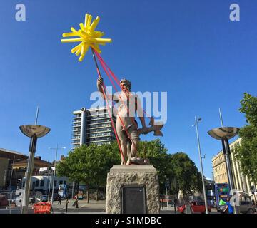 Eine Statue von Neptun von einem unbekannten Künstler in Bristol, UK verbesserte Stockfoto