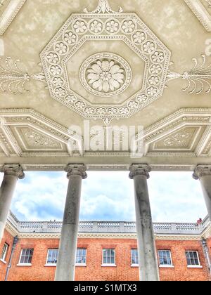 Blick auf die Vorhalle des Osterley House, Middlesex Stockfoto