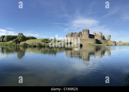 Caerphilly Castle, das zweitgrößte Schloss in Großbritannien Stockfoto