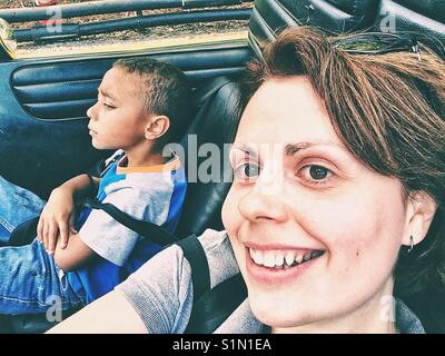 Minnesota State Fair. Selfie in einem Go Kart Attraktion Stockfoto