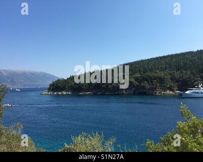 Ansicht von der Straße in der Nähe von Fokki Beach in der Nähe von Fiskardo auf Kefalonia in Griechenland Stockfoto