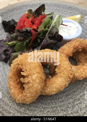Calamari Ringe in Panko Paniermehl Stockfoto