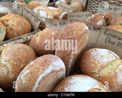 Herzhafte gesunde organische Ofen gebackenes Brot im Europäischen Stil Stockfoto