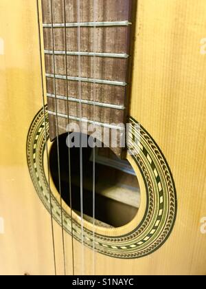 Spanische Gitarre. Ansicht schließen. Stockfoto