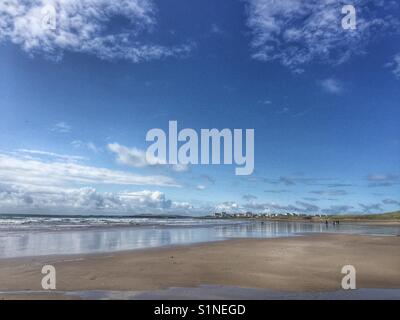 Breiten Strand, Rhosneigr bei Ebbe, am späten Nachmittag im September, Anglesey, Nordwales Stockfoto