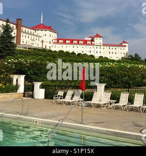 Außenpool im Omni Mount Washington Resort, Bretton Woods, New Hampshire, USA Stockfoto