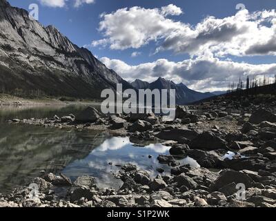 Medicine Lake, Jasper Nationalpark, Alberta, Kanada Stockfoto