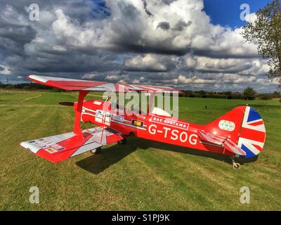 Sherwood Ranger Doppeldecker auf Gras Flugplatz geparkt Stockfoto