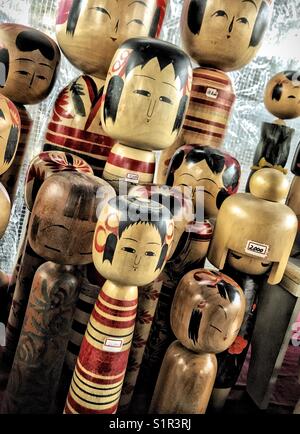 Holz-, Traditionelle Kokeshi dolls an shitennoji Tempel verkauf Osaka, Japan. Stockfoto