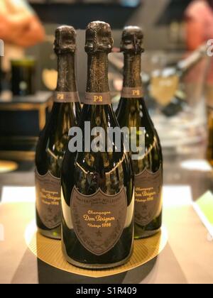 Drei Flaschen Dom Perignon Champagner Stockfoto