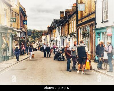 Billig Straße in der Marktgemeinde Sherbourne, Dorset. Ein beliebtes, belebte Fußgängerzone Stockfoto