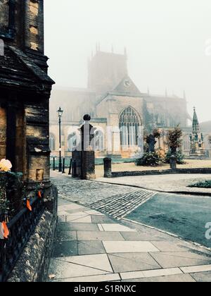 Sherborne Abbey, Nebel, am frühen Abend. Sherbourne, Dorset, England Stockfoto