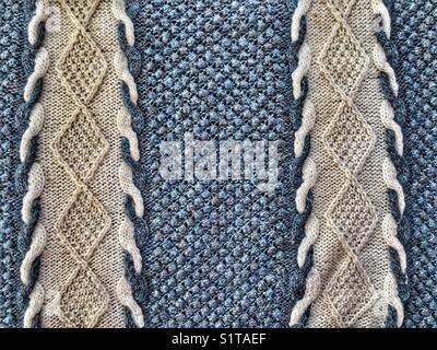 Hand gestrickte blaue und weiße Brücke, Textur Detail Stockfoto