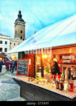 Mit Punsch, Weihnachtsmarkt, Ceske Budejovice, Tschechien Stockfoto