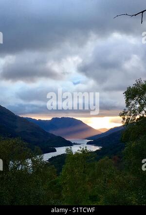 Sonnenuntergang über Loch Leven in den schottischen Highlands, Großbritannien Stockfoto