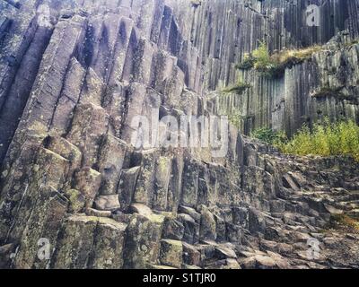 Nahaufnahme der sogenannten Lord's Rock (panska Skala) basalt Felsformation in der Nähe von kamenicky senov in der Tschechischen Republik Stockfoto