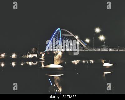 Illuminated bridge at night Stockfoto