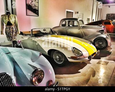 Automobil museum in Málaga, Andalusien, Spanien. Jaguar 1952, Jaguar 1961, Ford 1934 Modell 40 Stockfoto