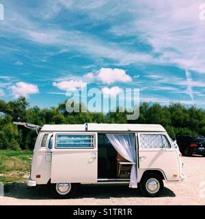 Eine klassische 70er VW T2 Wohnmobil baywindow Stockfoto