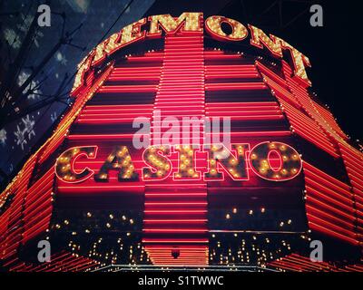 Neon Dekor vor Fremont Casino in Las Vegas, Nevada Stockfoto